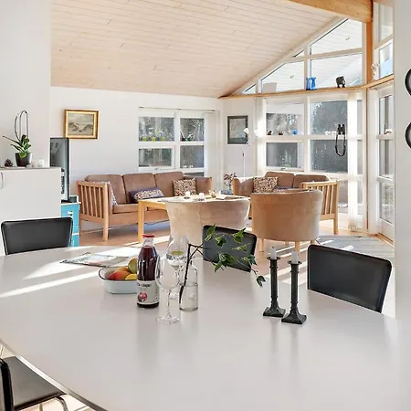 Holiday home Stunning In With Kitchen *